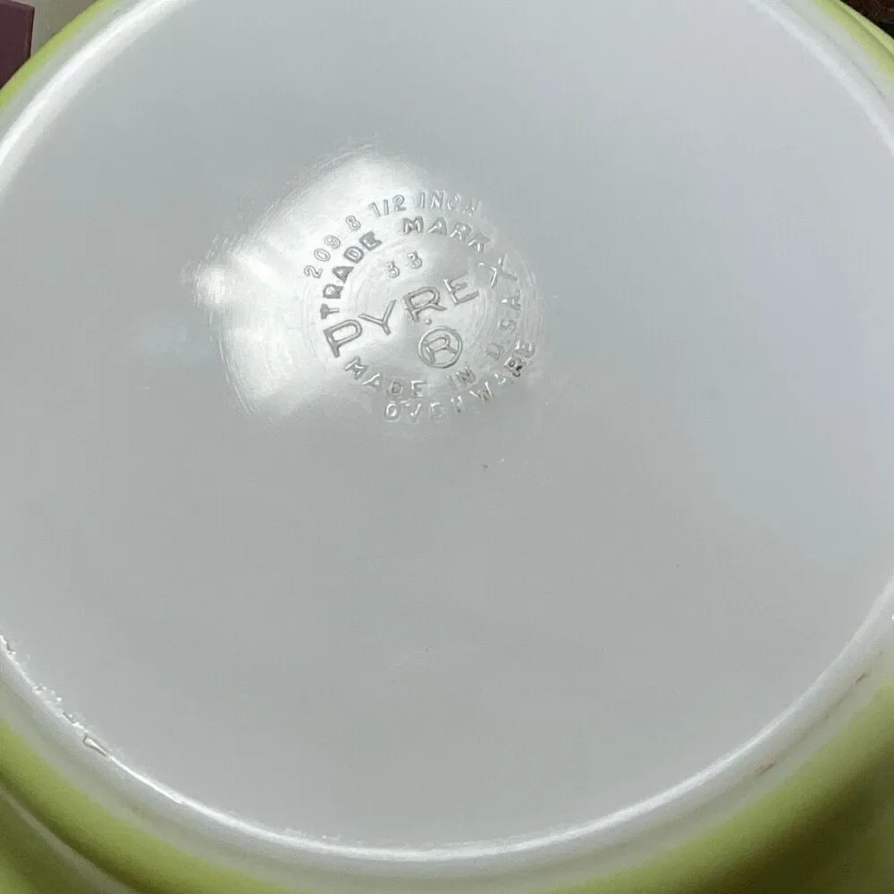 VTG 1960’s Pyrex Lime Green 8.5” pie pan.